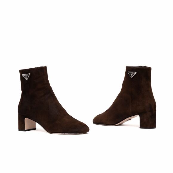 1.6k.$ Prada Brown Suede Block Heel Ankle Side Zip Triangle Logo Boots 35 US:5 - Picture 1 of 14